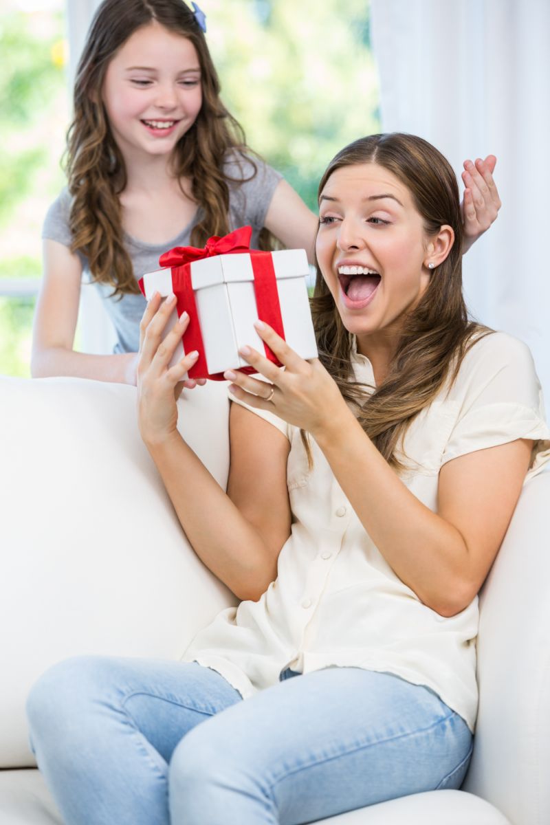 receiving gift in dream meaning